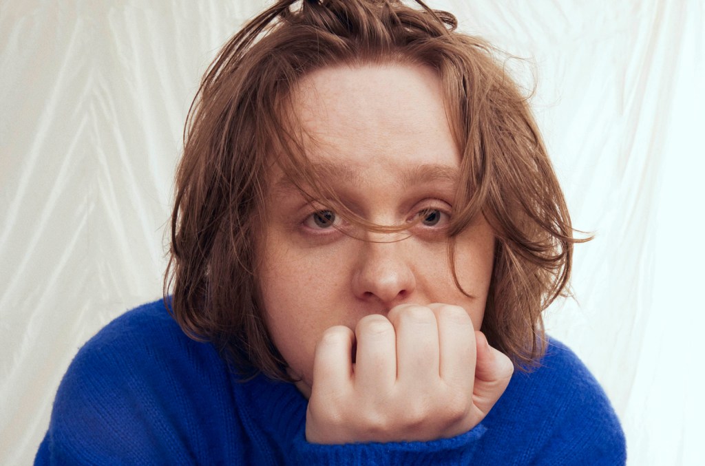 Lewis Capaldi relata episódio mental assustador durante show e convulsões nos bastidores