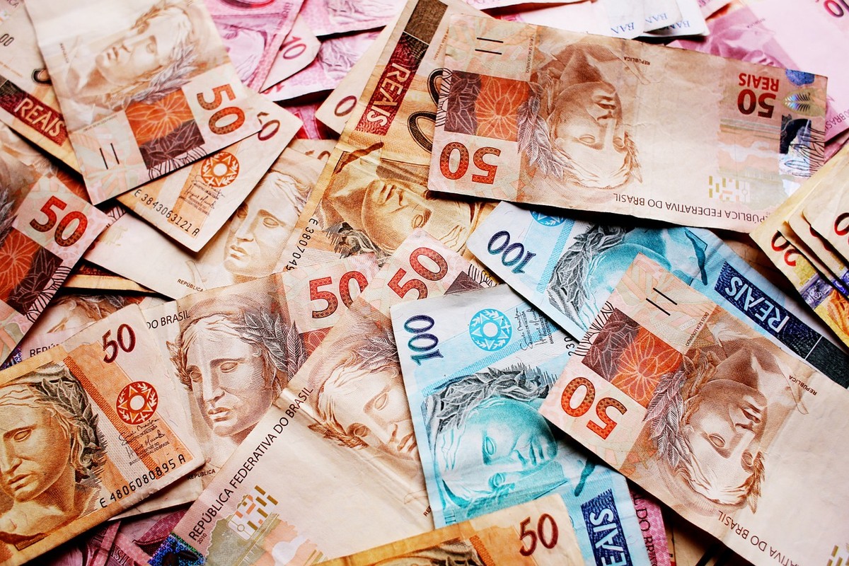 Advogados públicos recebem supersalários com fundo bilionário na administração federal