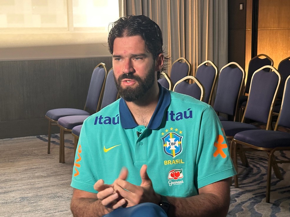 Alisson destaca sua evolução e confiança sob comando de Ancelotti na Seleção Brasileira