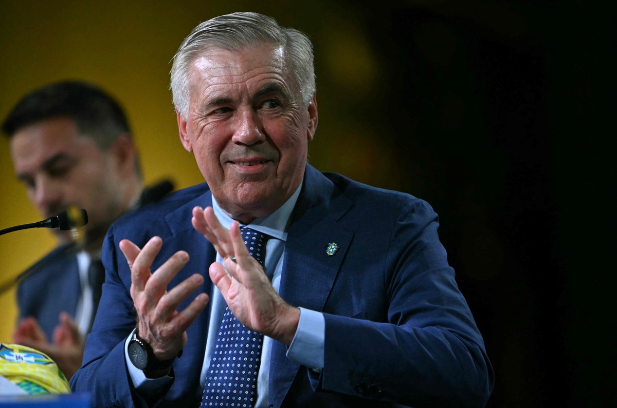Ancelotti assiste a jogos de Botafogo e Flamengo na Libertadores em Brasília