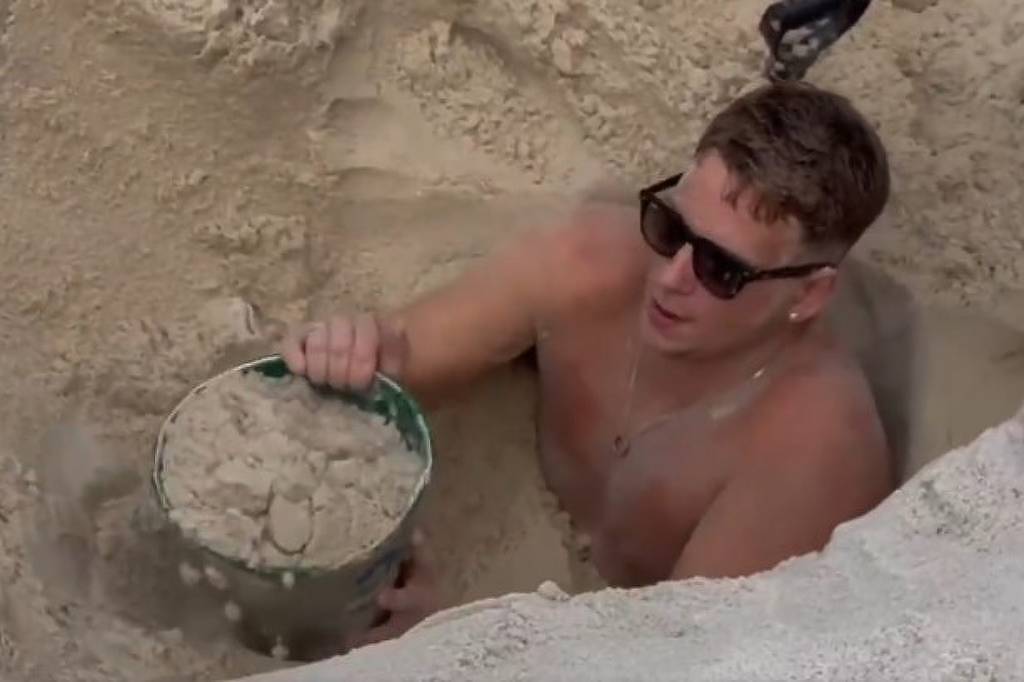 Turista britânico é resgatado após ficar 3 horas preso em buraco na areia de Copacabana