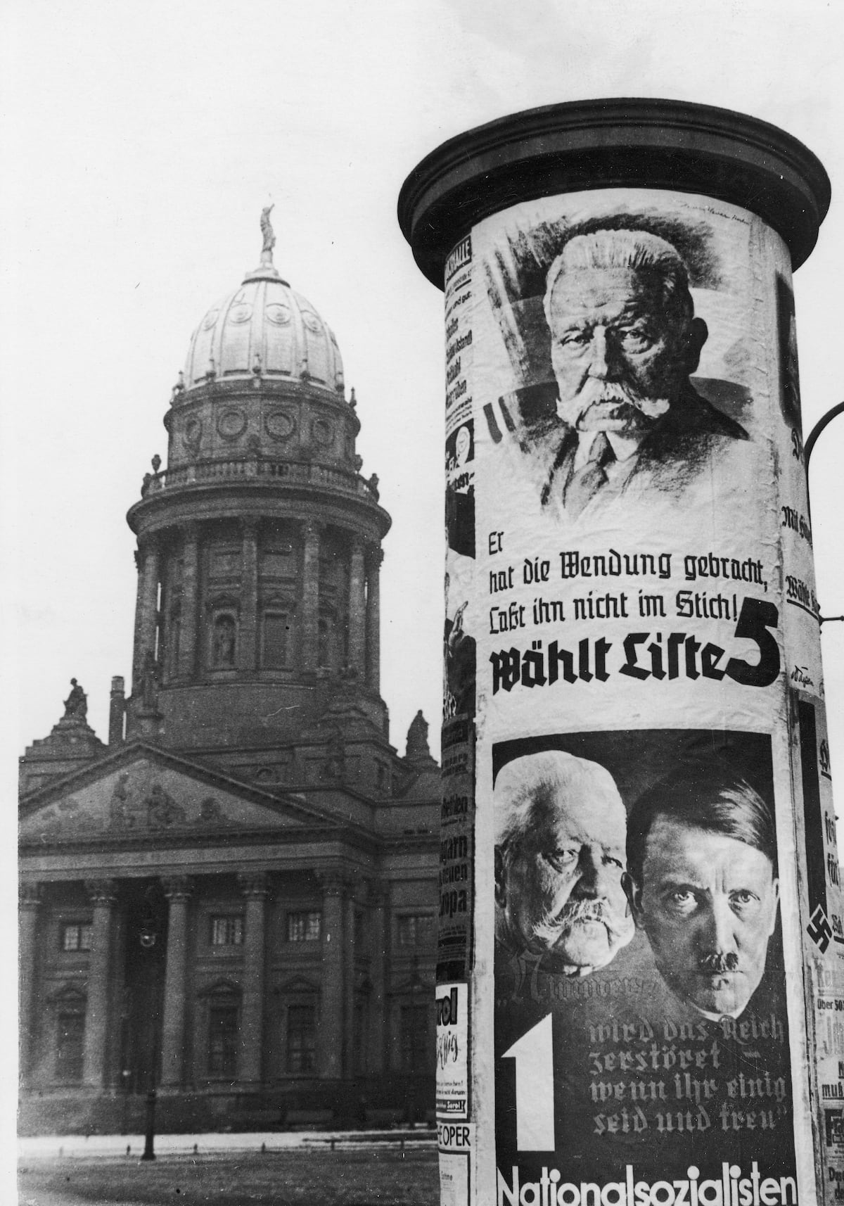 Mundo enfrenta fragilidade das democracias em 'momento Weimar' atual