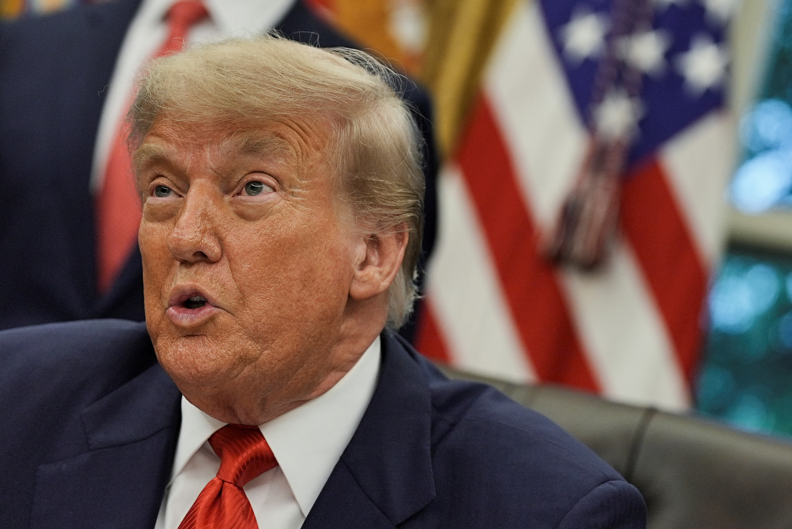 Trump impõe tarifas de 25% sobre produtos do Japão e da Coreia do Sul