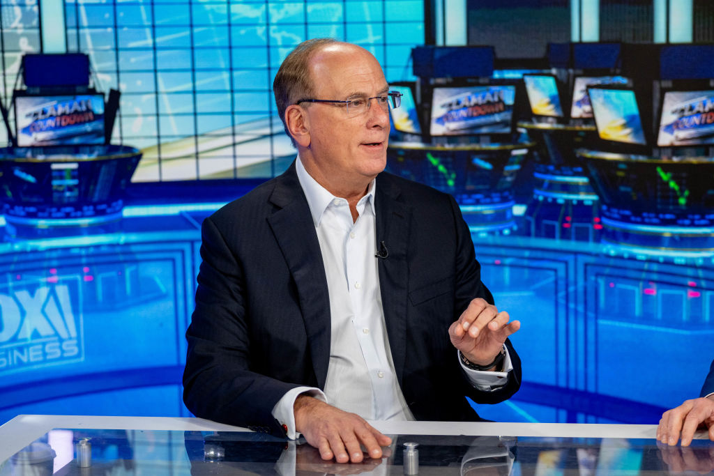 Larry Fink alerta sobre recessão iminente nos EUA e oportunidades de compra no mercado