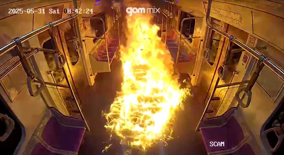 Homem ateia fogo em vagão de metrô lotado e provoca pânico na Coreia do Sul