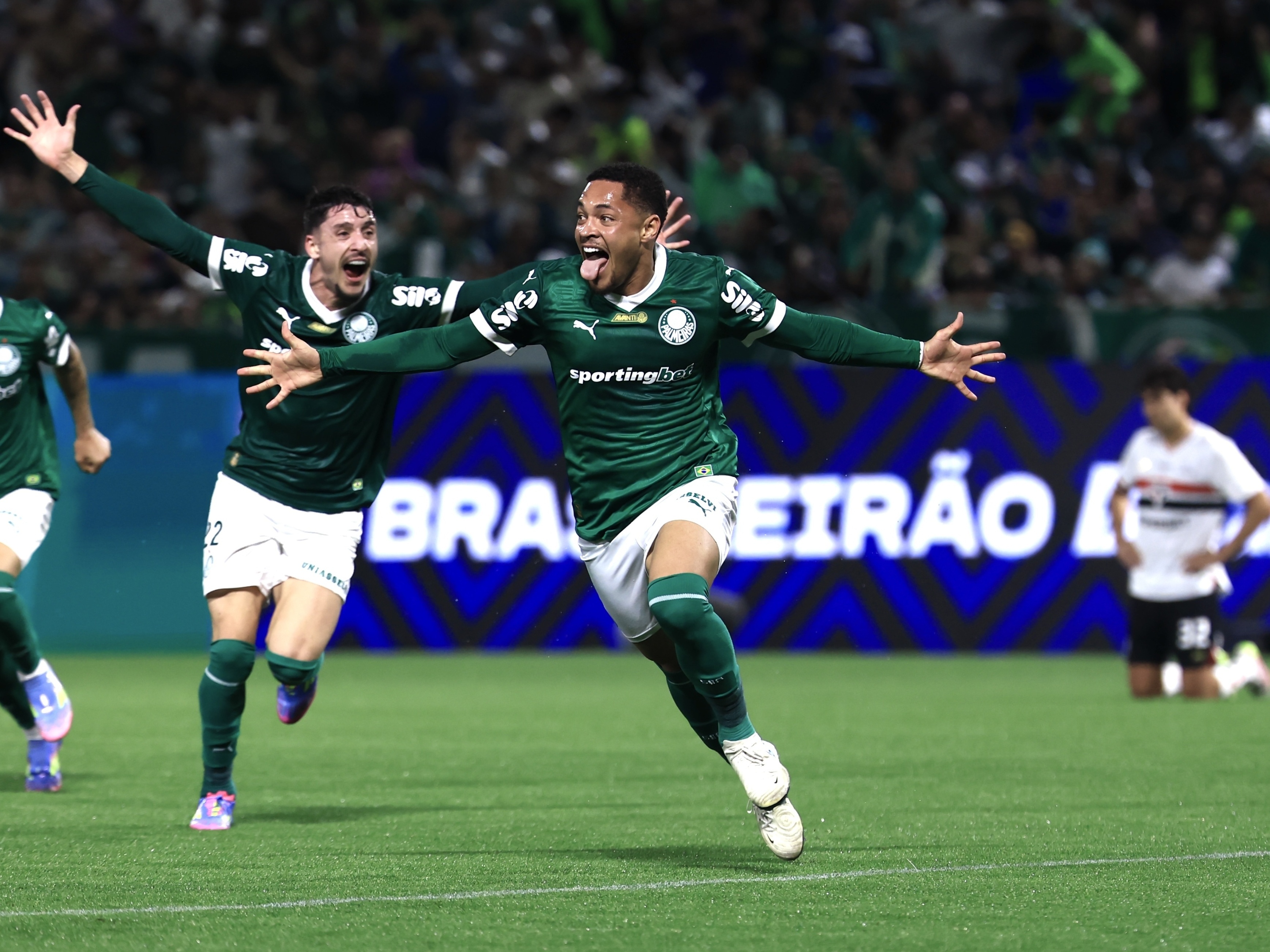 Palmeiras vence São Paulo com gol de Vitor Roque e mantém liderança na Série A