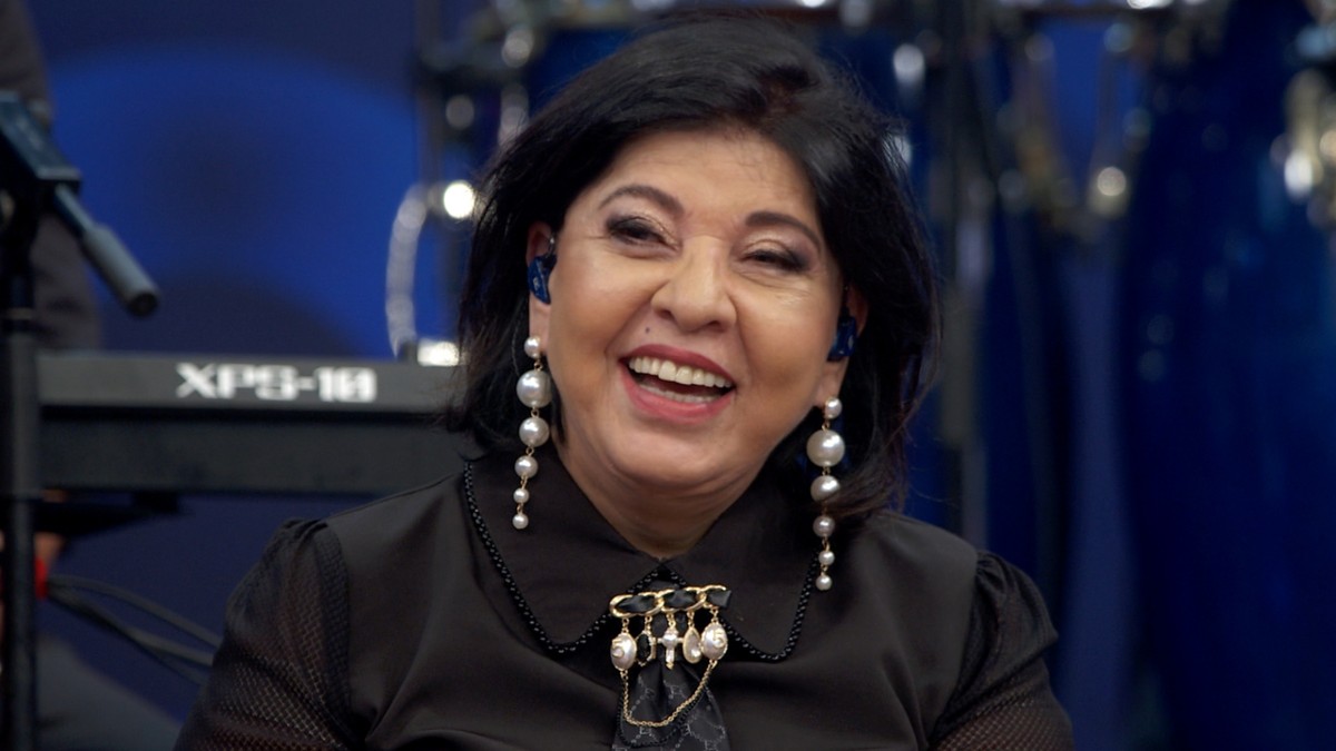 Roberta Miranda explica empurrão em fã que invadiu palco durante show