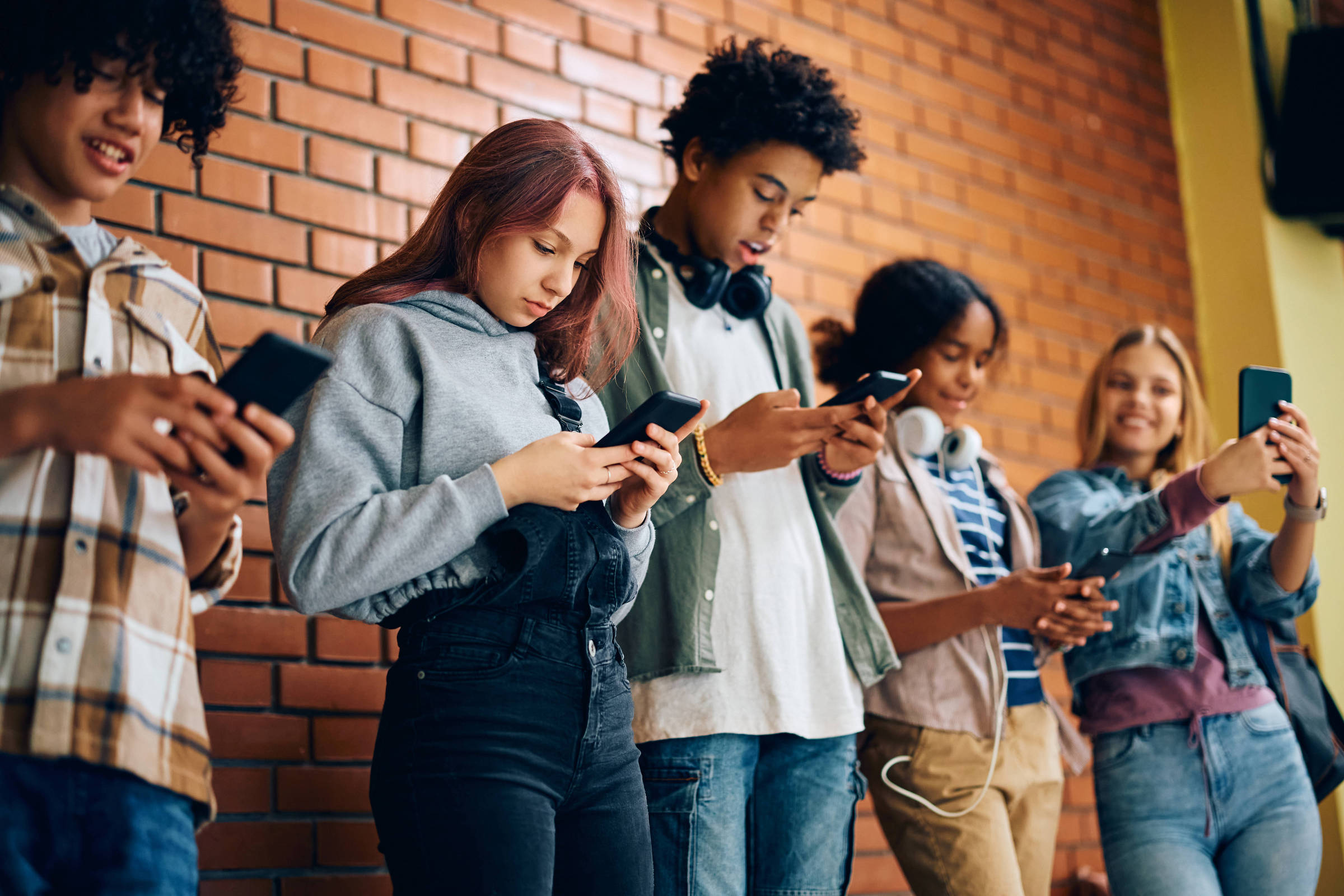 Austrália considera banir adolescentes de redes sociais para proteger a juventude