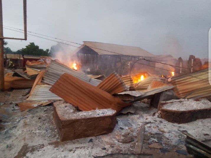 Massacre em igreja no Congo deixa mais de 40 mortos em ataque brutal