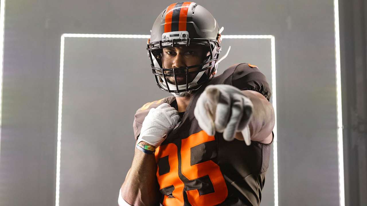 Browns apresentam primeiro capacete marrom como parte do visual 'Alpha Dawg' para 2025