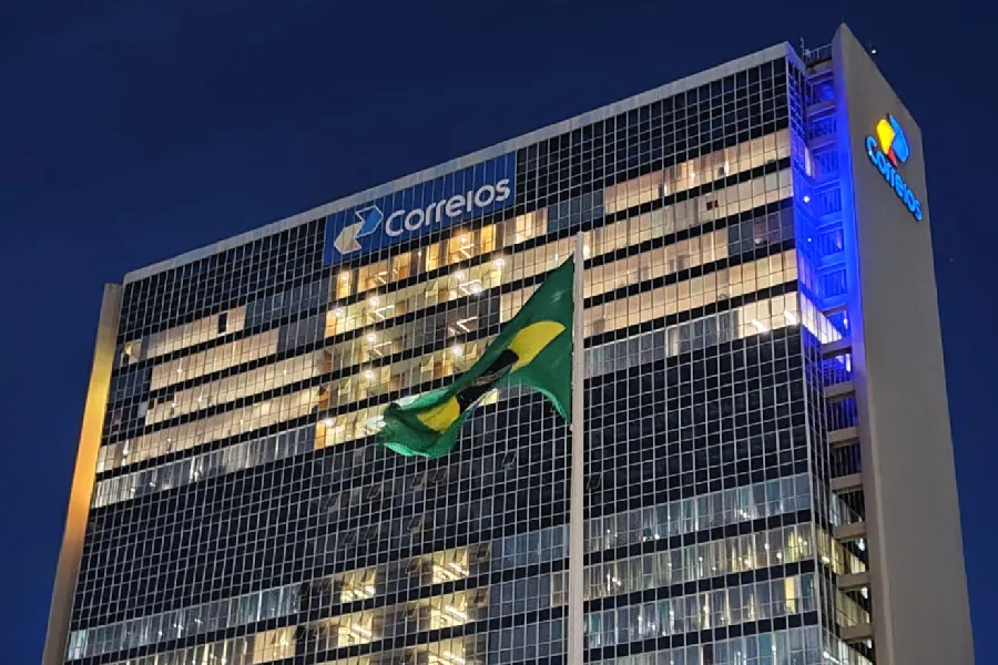 Correios enfrentam crise profunda com prazos incertos e cortes salariais iminentes