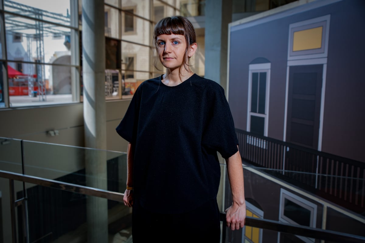 Descoberta de granjas de 'artistas falsos' revela produção em massa de músicas