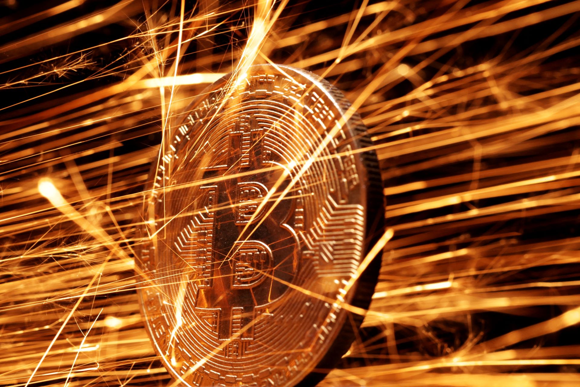 Câmara dos EUA aprova novas regras para criptomoedas após longo impasse