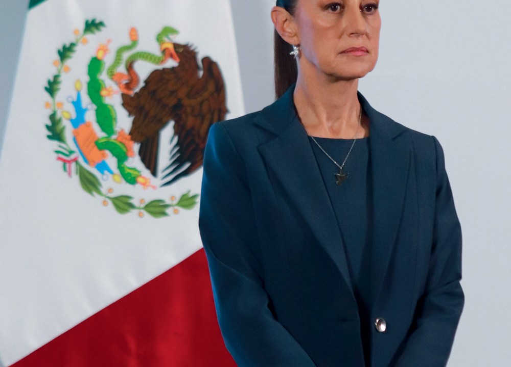 Trump mantém tarifas de 25% sobre importações do México e inicia negociações