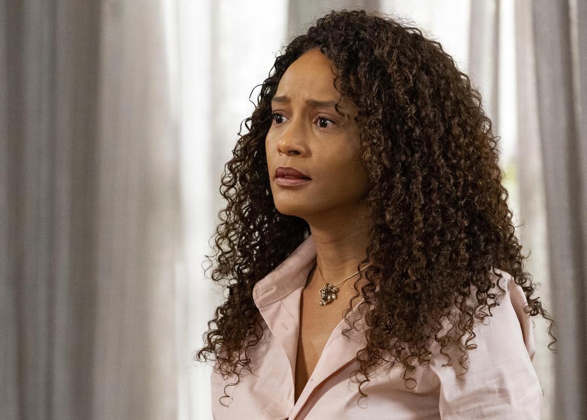 Raquel se revolta e agride Odete após descobrir armação traiçoeira