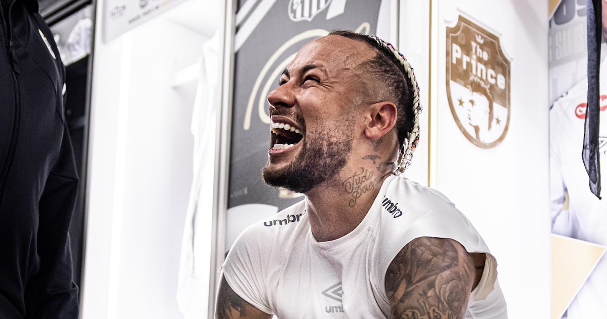 Neymar brilha no Santos com desempenho versátil, afirma Cleber Xavier