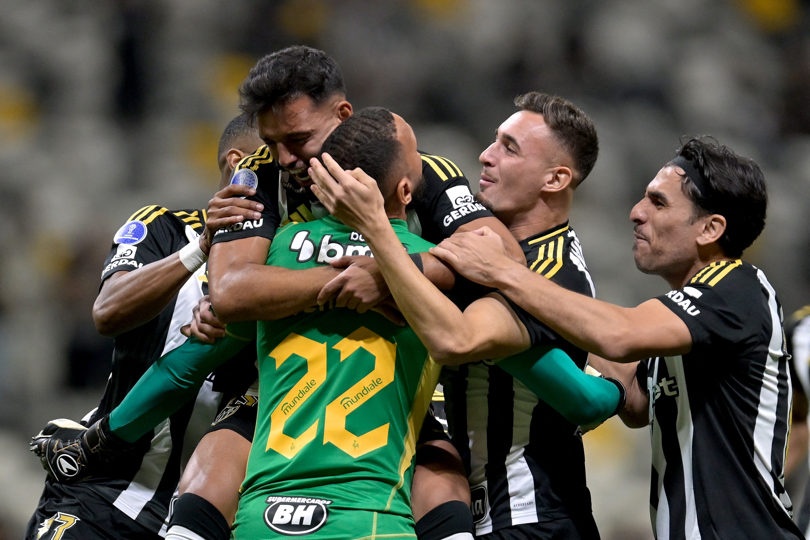 Everson brilha e Galo avança na Sula; torcida critica três jogadores