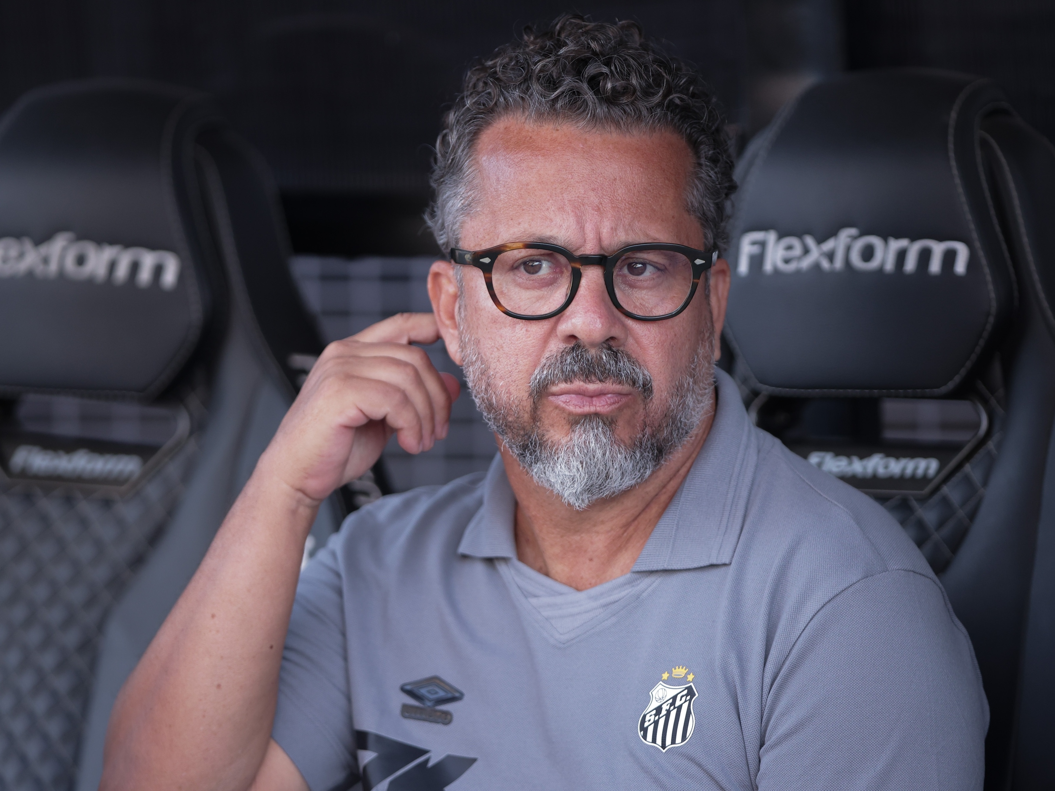 Cleber Xavier, técnico do Santos, no jogo contra o Corinthians (Foto: ETTORE CHIEREGUINI/AGIF - AGÊNCIA DE FOTOGRAFIA/ESTADÃO CONTEÚDO)