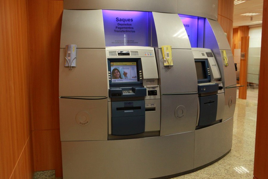 Crédito em queda e inadimplência alta preocupam instituições financeiras no Brasil