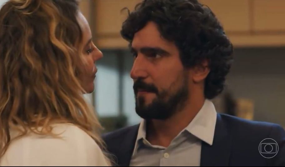 Heleninha e Ivan vivem noite de amor em 'Vale Tudo' e conquistam o público nas redes sociais
