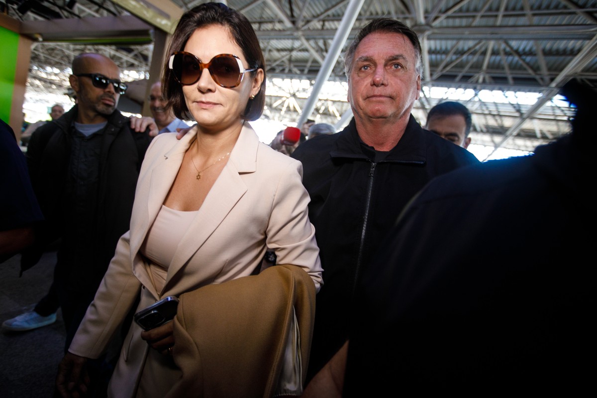 Michelle compartilha mensagem bíblica após operação da PF contra Bolsonaro