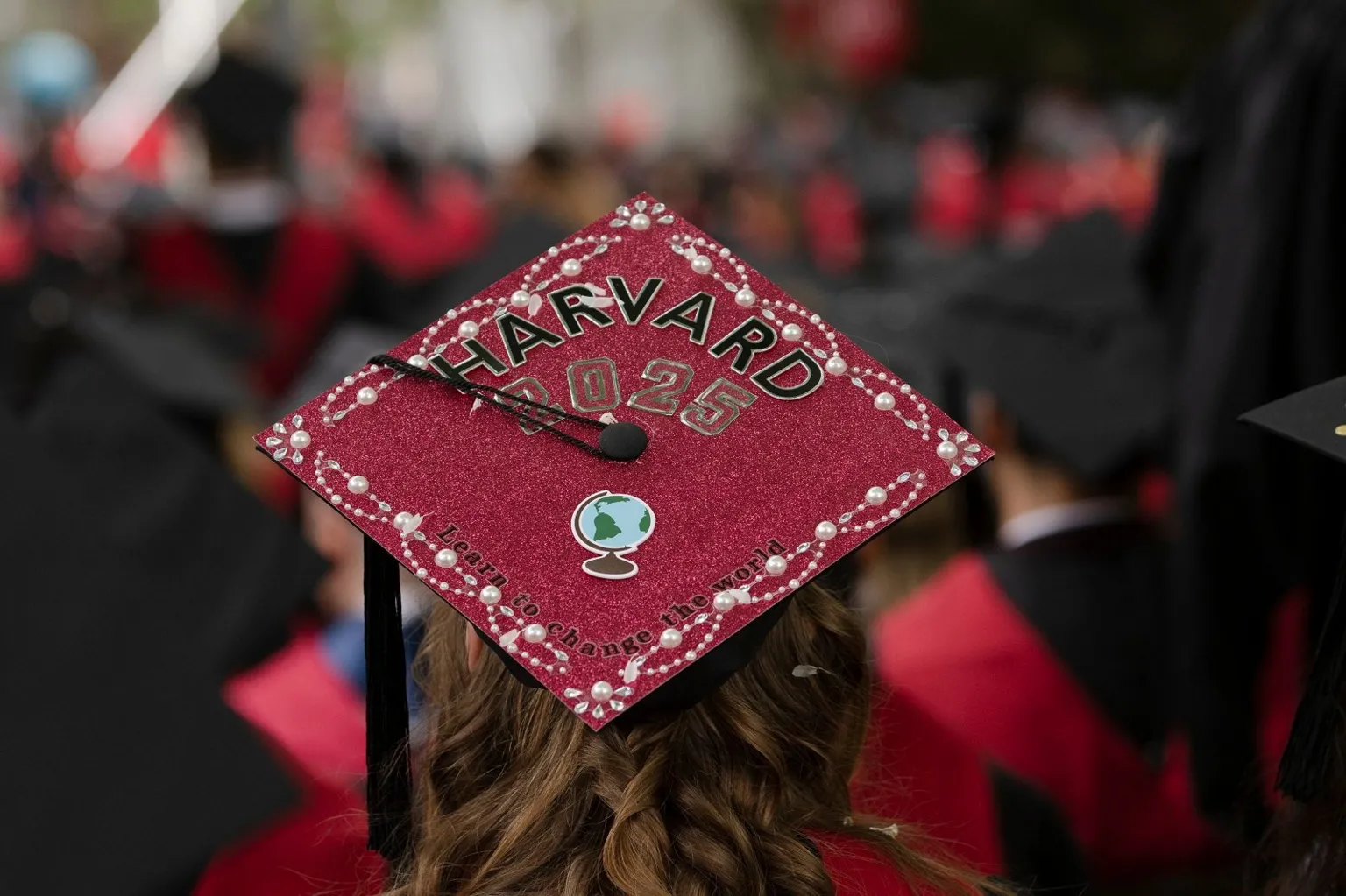 Harvard e advogados de Trump disputam judicialmente cortes de financiamento