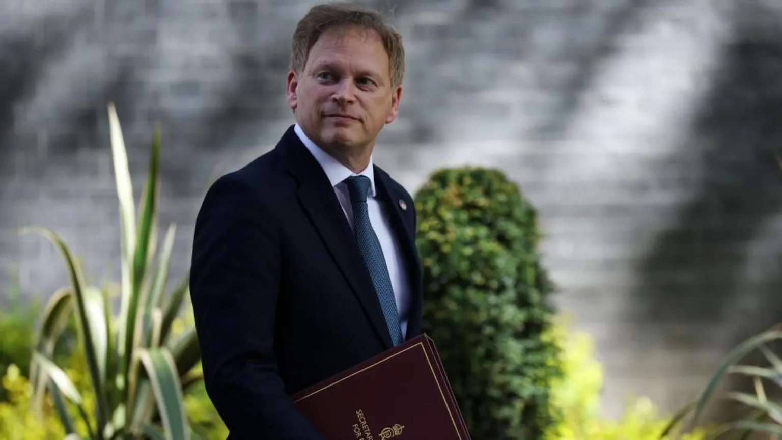 Shapps destaca foco em salvar vidas após vazamento de dados no Afeganistão