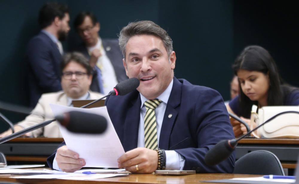 Bolsonaristas mantêm bloqueio na Câmara após falha de acordo com Motta