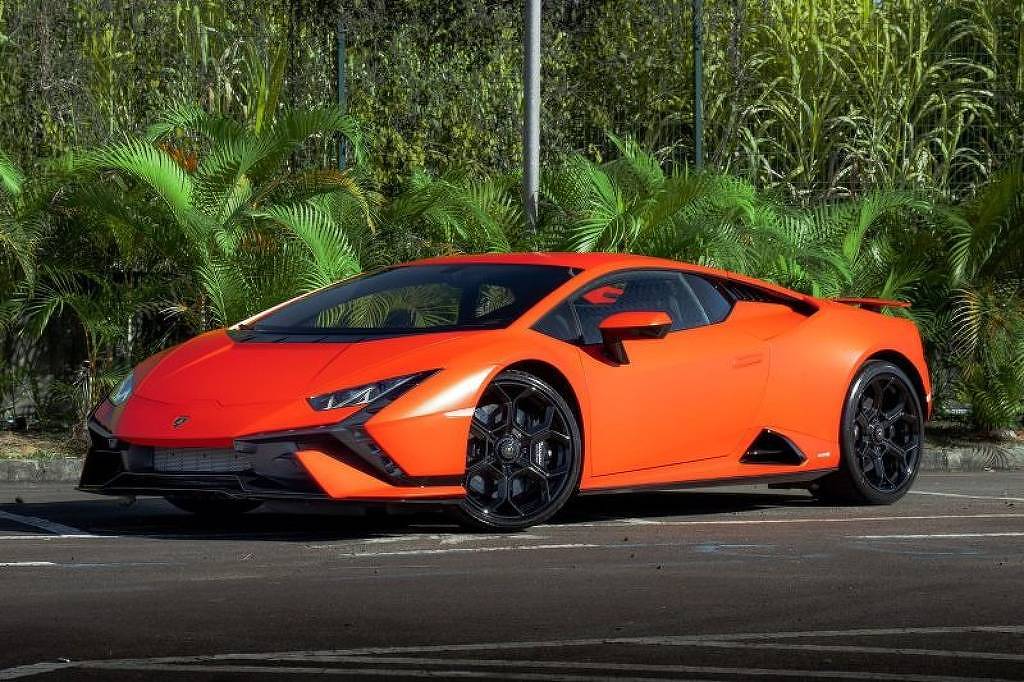 Ministério da Justiça leiloa avião, Lamborghini e diamantes em evento exclusivo