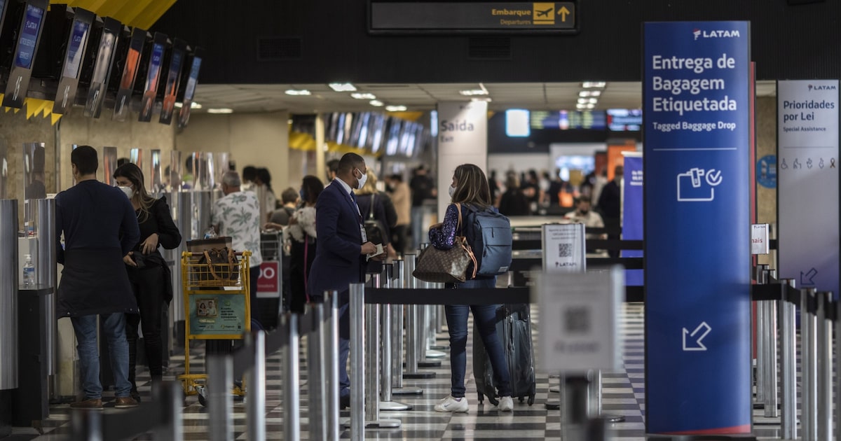 Aeroporto de Congonhas em São Paulo: fluxo elevado de passageiros a trabalho (Foto: Victor Moriyama/Bloomberg)