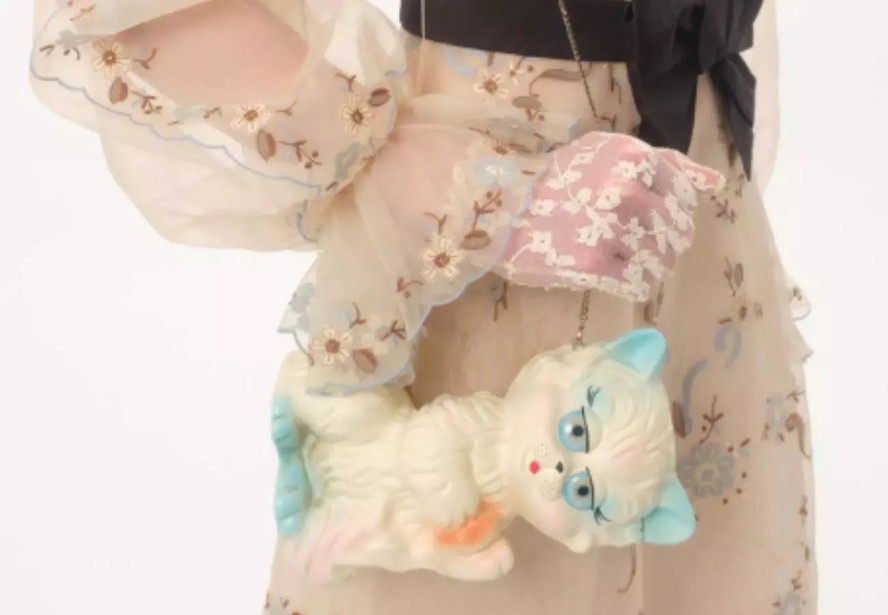 Bolsas de gato de R$29 mil ganham destaque e superam as de pombo no mercado fashion