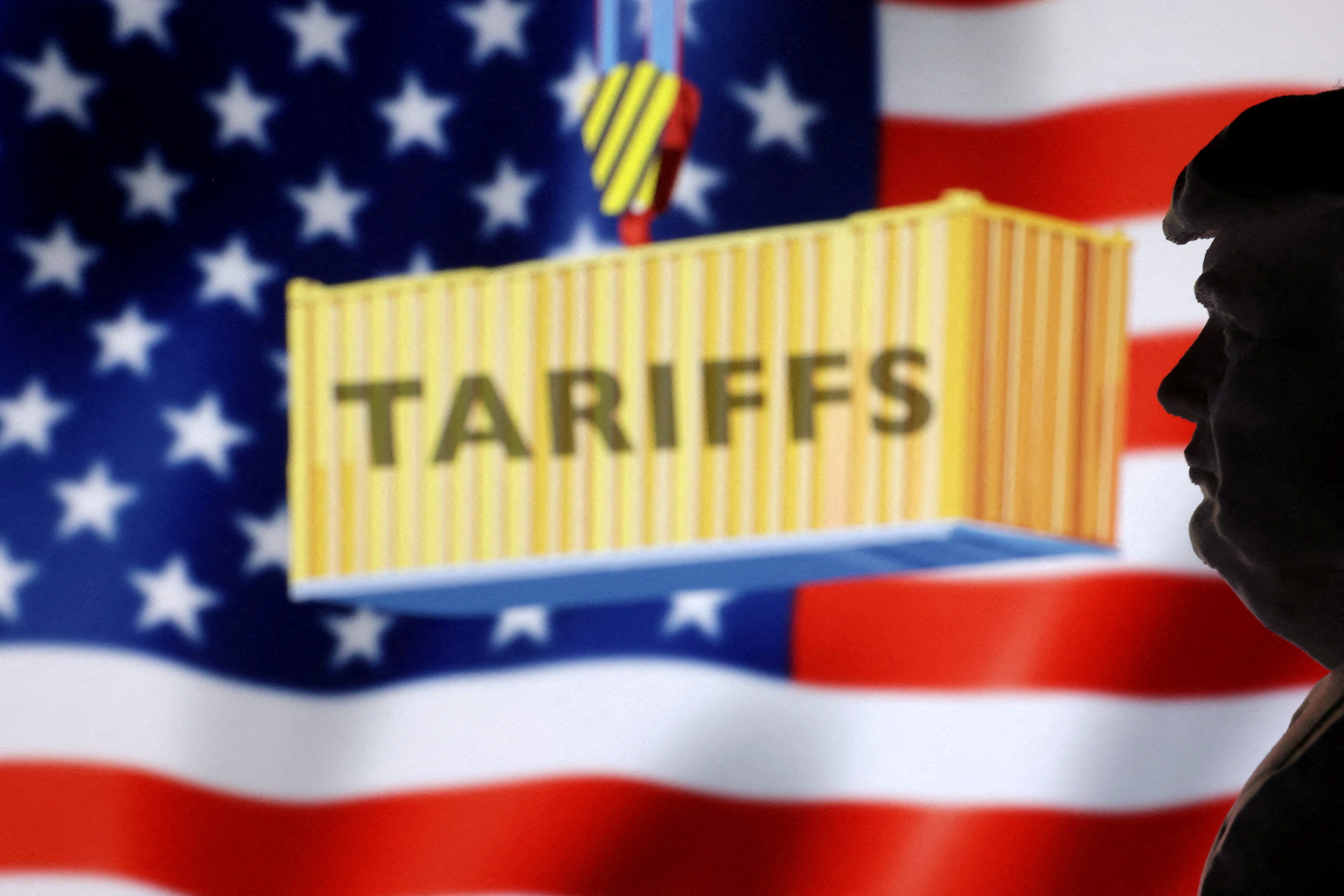 Empresas brasileiras adotam férias coletivas e paralisações após efeito Trump