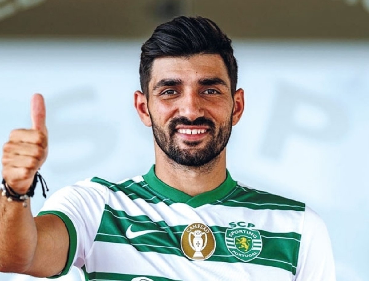 Corinthians busca contratação de Ricardo Esgaio para reforçar lateral direita