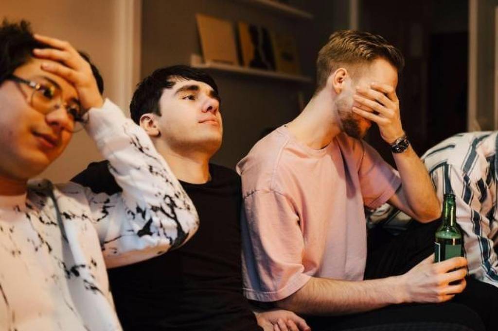 Crise dos jovens homens: especialista analisa inviabilidade econômica e emocional