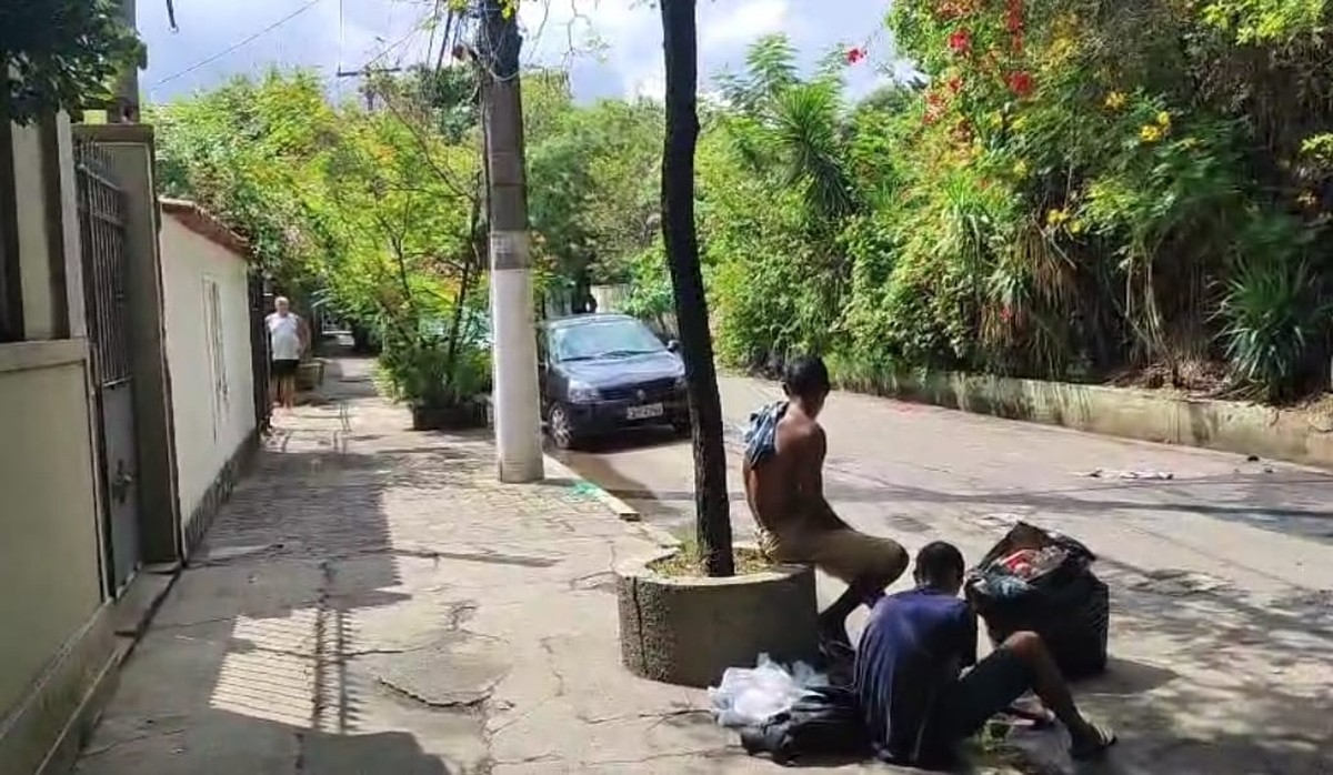 Rua General Silvestre Rocha, em Icaraí: moradores pedem fechamento da via para evitar acesso de moradores de rua e usuários de crack (Foto: Arquivo pessoal)