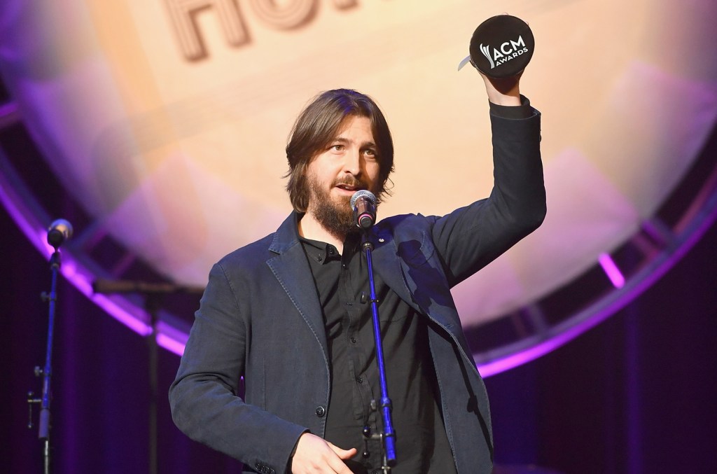 ACM Honors 2025 celebra vencedores como Dave Cobb e Jenee Fleenor com lista completa