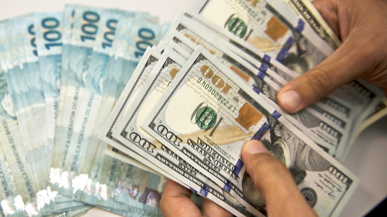Brasil enfrenta déficit cambial de US$ 11,2 bilhões no ano até agora