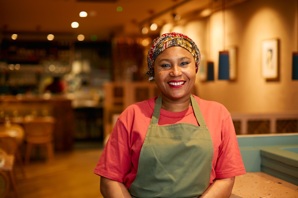Chef Adejoké Bakaré se torna a primeira mulher preta a receber prêmio Michelin