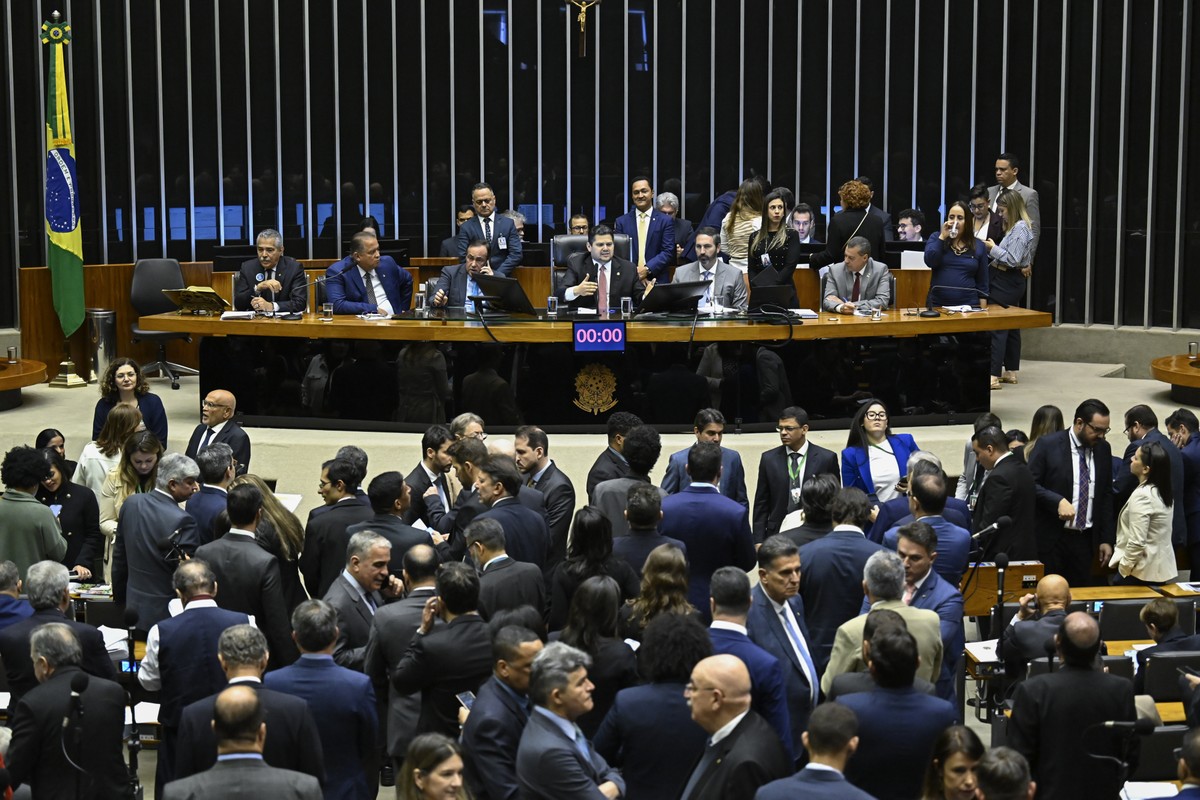 Governo aproveita recesso para planejar ações e aliviar pressão política