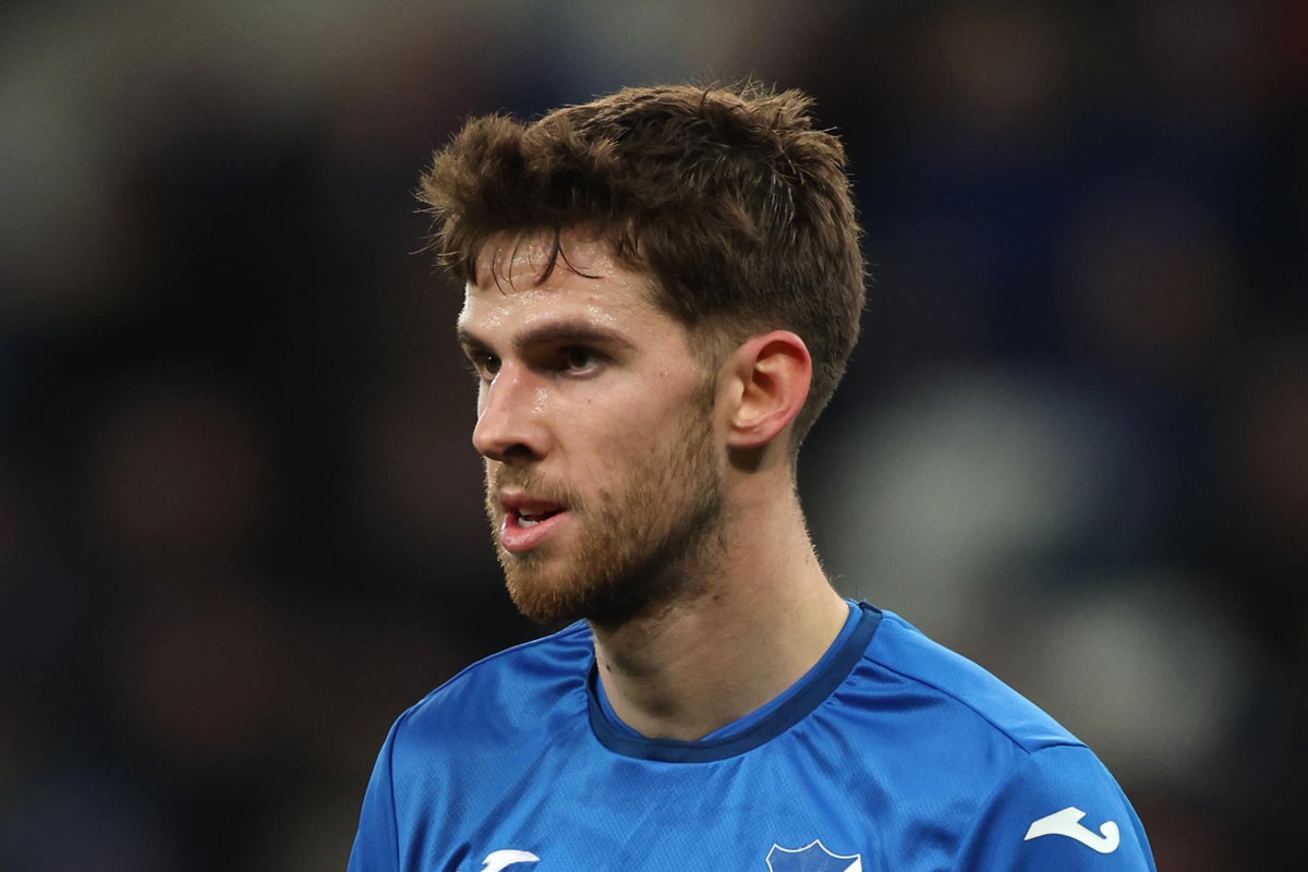 Leeds fecha acordo para contratar o meio-campista Anton Stach do Hoffenheim