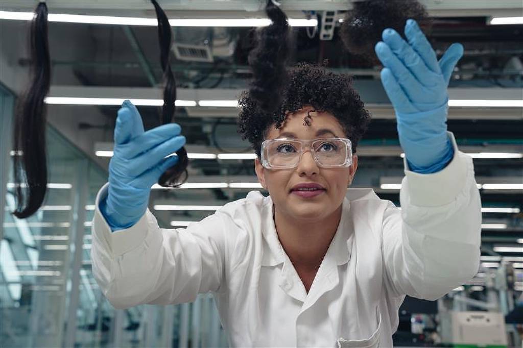 Mulheres negras conquistam espaço e identidade na indústria de beleza brasileira