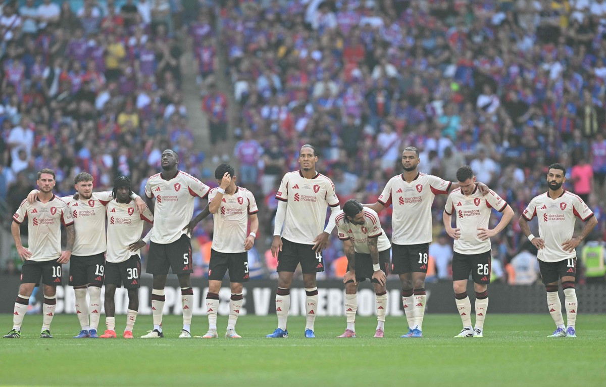 Liverpool reformula elenco e investe R$ 1,8 bi para defender título da Premier League
