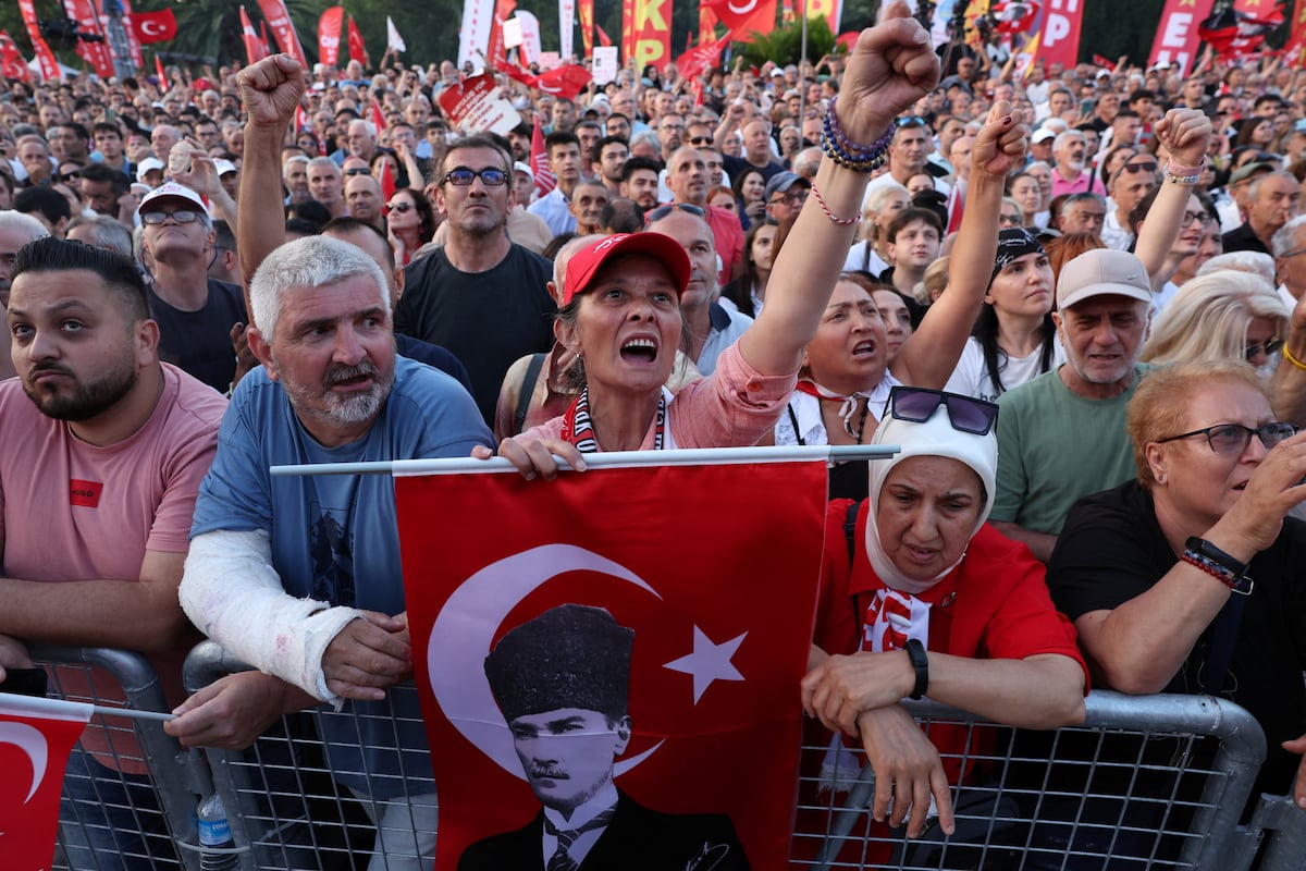 Erdogan intensifica repressão e pressiona principal partido de oposição na Turquia