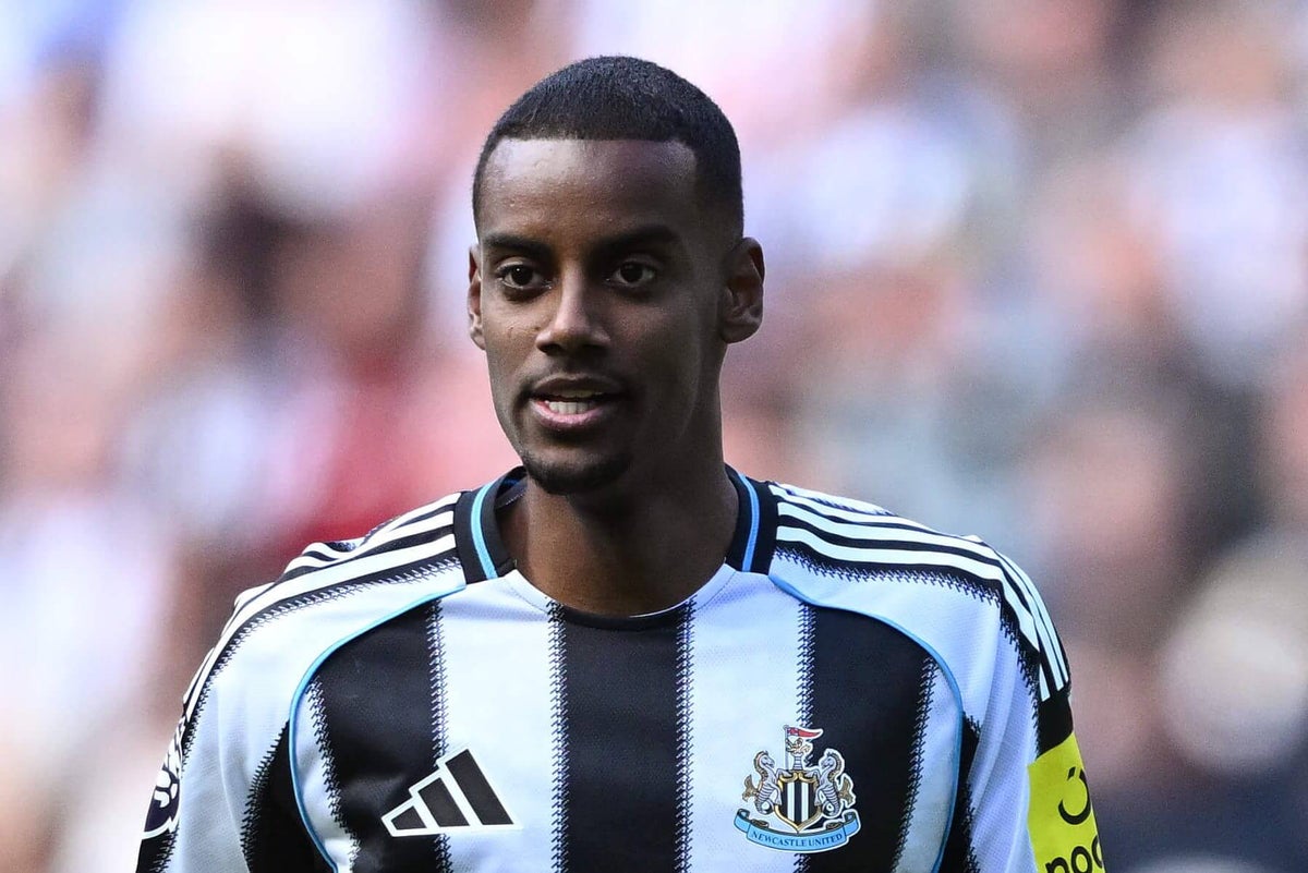 Isak fora da estreia do Newcastle na pré-temporada por gestão de minutos