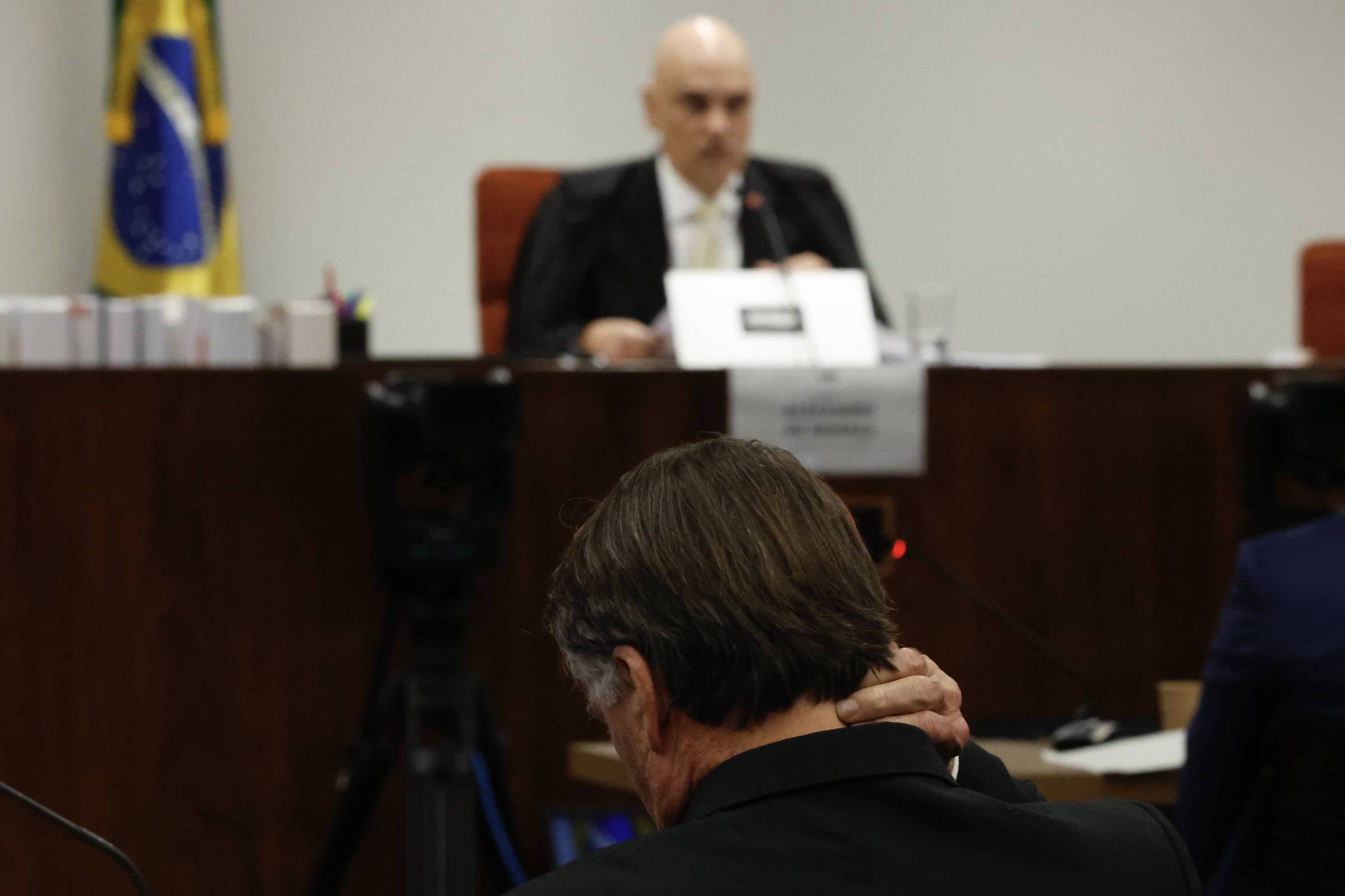 Supremo debate cautela em meio a tensões sobre casos de Bolsonaro e Trump