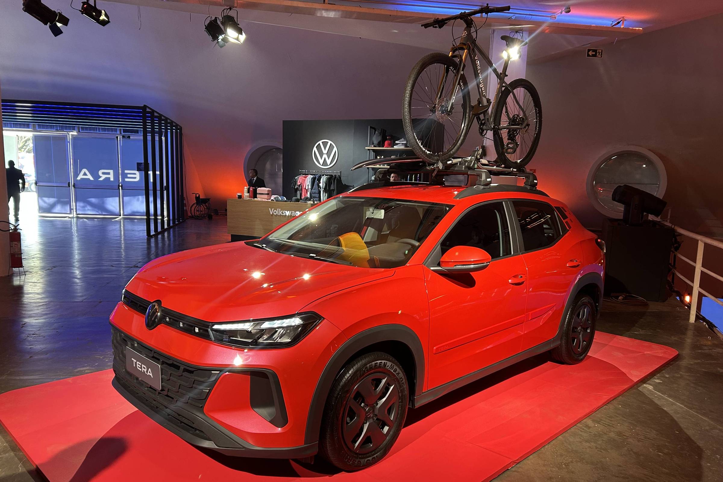 VW Tera é ofertado em três novas cores: azul ártico, prata lunar e vermelho hypernova. (Foto: Divulgação | Volkswagen)