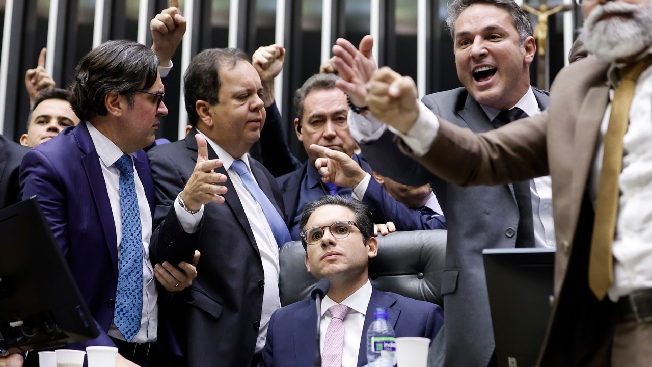 Motta busca reafirmar liderança após crise bolsonarista na Câmara dos Deputados