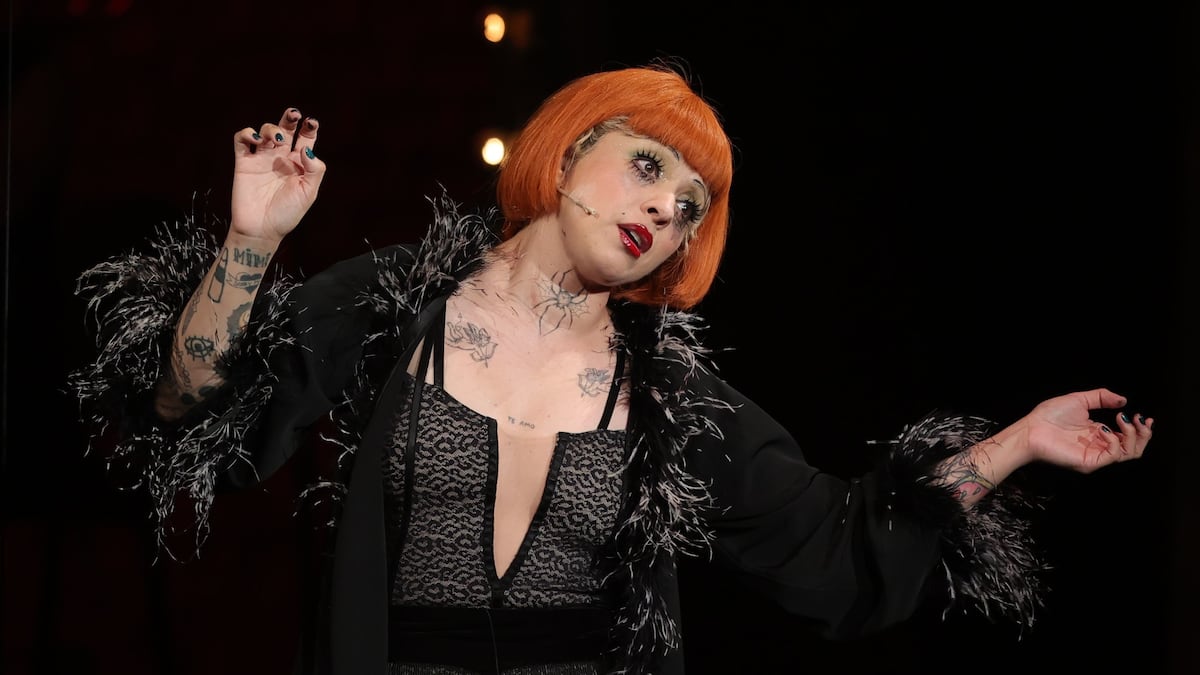 Mon Laferte amplia sua carreira ao brilhar no musical 'Cabaret'