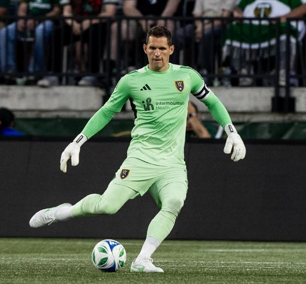 Goleiro ex-Cruzeiro brilha nos EUA ao defender três pênaltis em uma partida