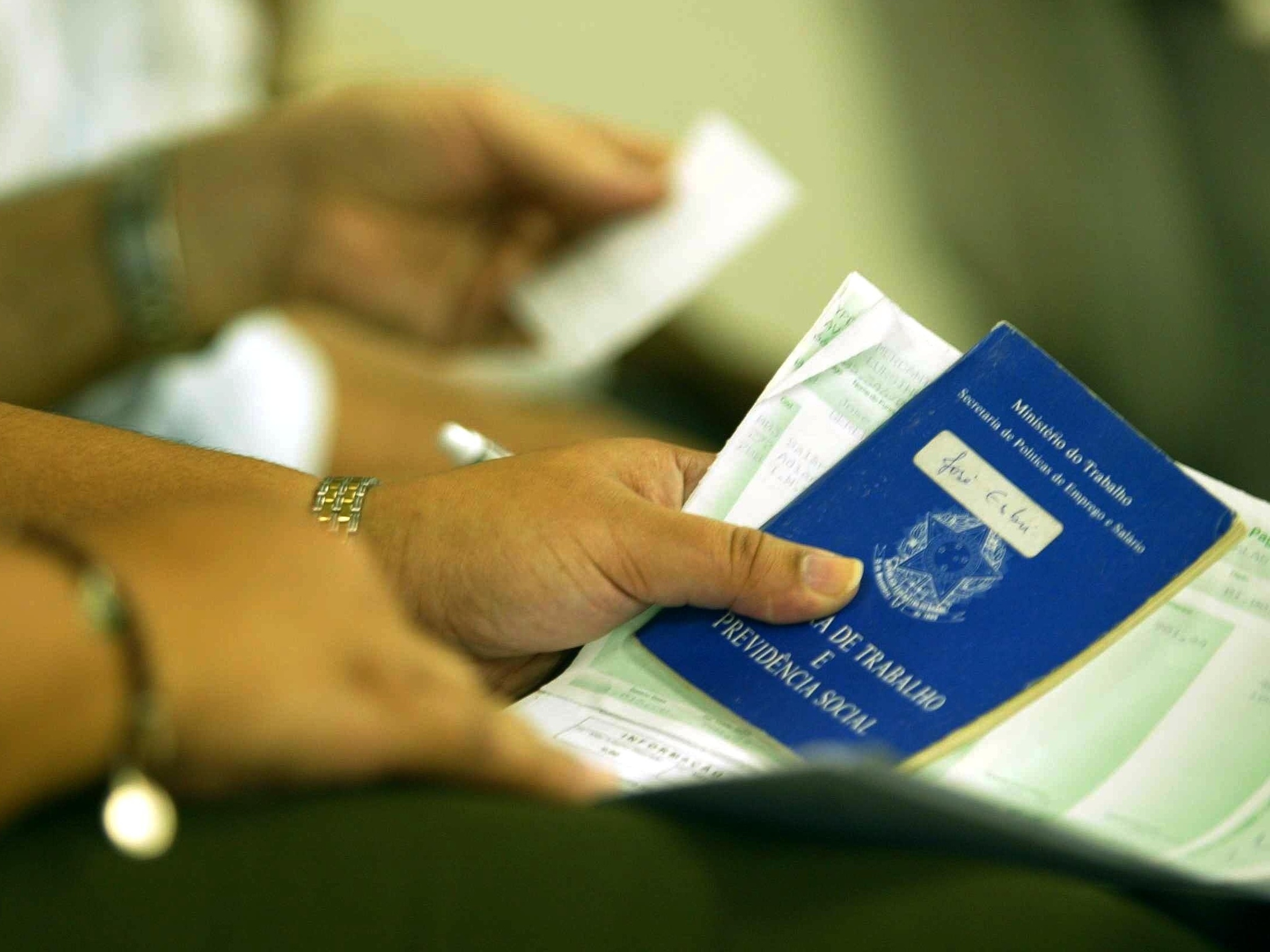 Desemprego atinge 6,6% no tri até abril, a menor taxa histórica para o mês